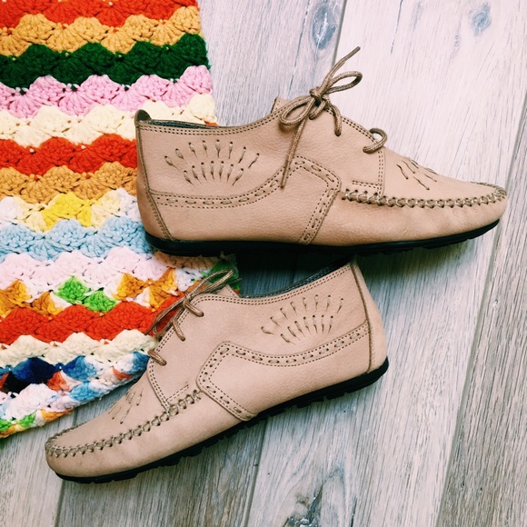 Hush Puppies Shoes - Vintage Boho Hush Puppies